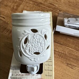 Porcelain New Mason Pluggable Fragrance Warmer